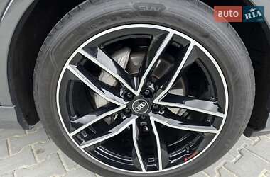 Внедорожник / Кроссовер Audi Q7 2021 в 