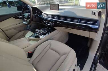 Позашляховик / Кросовер Audi Q7 2016 в 