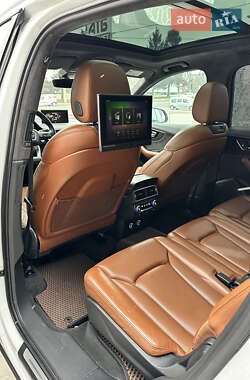 Внедорожник / Кроссовер Audi Q7 2017 в 