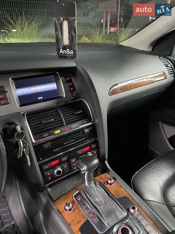 Внедорожник / Кроссовер Audi Q7 2014 в Ровно