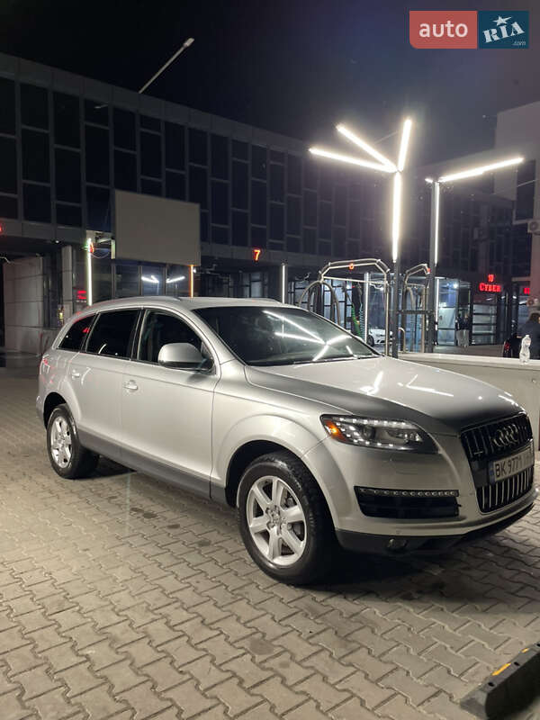 Позашляховик / Кросовер Audi Q7 2014 в Рівному
