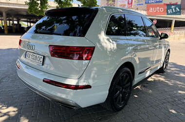 Внедорожник / Кроссовер Audi Q7 2018 в 