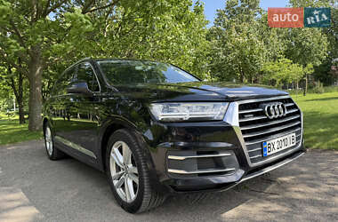 Внедорожник / Кроссовер Audi Q7 2015 в 