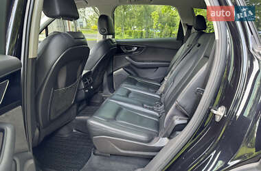 Внедорожник / Кроссовер Audi Q7 2015 в 
