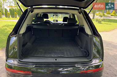 Внедорожник / Кроссовер Audi Q7 2015 в 