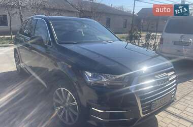 Позашляховик / Кросовер Audi Q7 2015 в 
