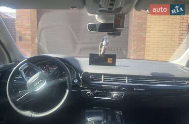 Позашляховик / Кросовер Audi Q7 2015 в 