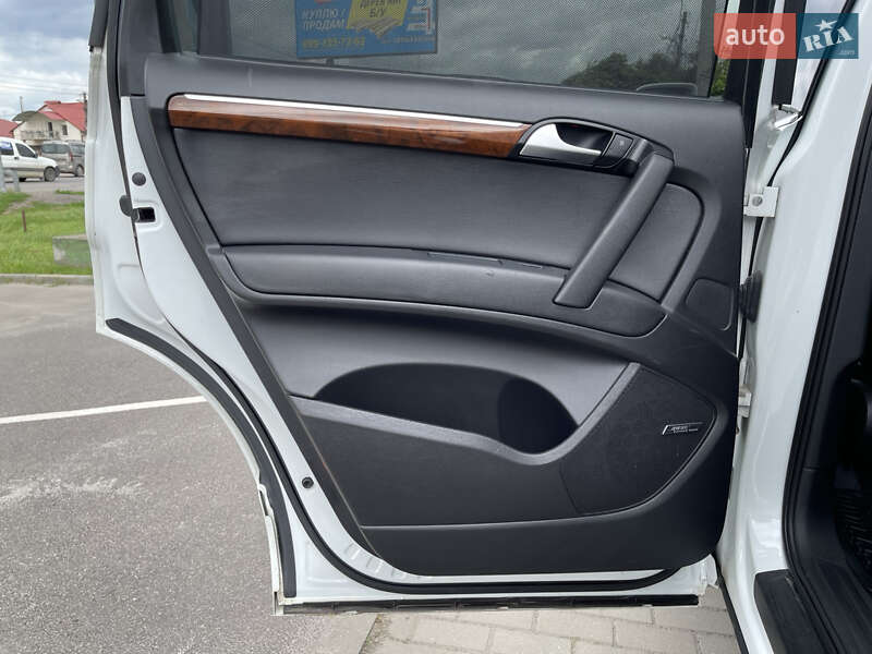 Внедорожник / Кроссовер Audi Q7 2013 в Полтаве