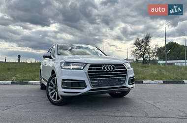 Внедорожник / Кроссовер Audi Q7 2016 в 