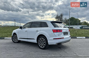 Внедорожник / Кроссовер Audi Q7 2016 в 