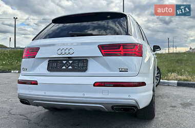 Внедорожник / Кроссовер Audi Q7 2016 в 