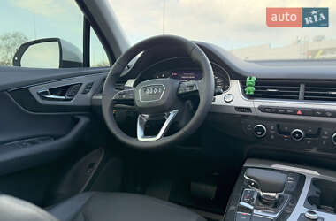 Внедорожник / Кроссовер Audi Q7 2016 в 