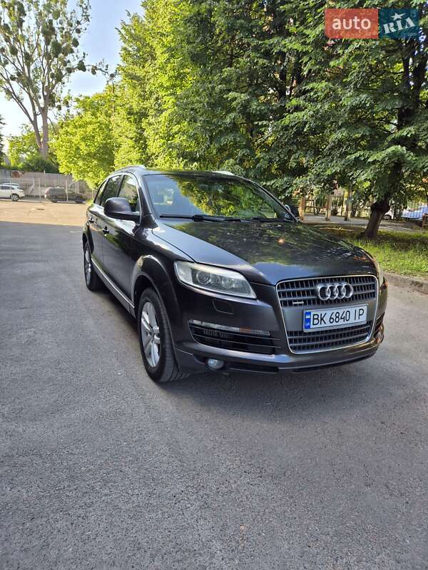 Внедорожник / Кроссовер Audi Q7 2007 в Ровно