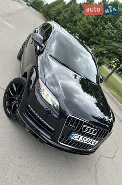 Позашляховик / Кросовер Audi Q7 2012 в 