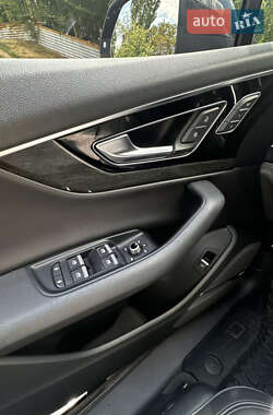 Внедорожник / Кроссовер Audi Q7 2017 в 