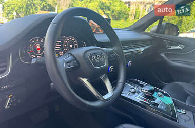 Внедорожник / Кроссовер Audi Q7 2016 в 