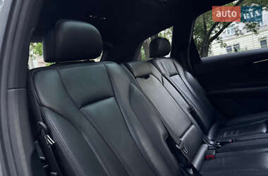 Внедорожник / Кроссовер Audi Q7 2016 в 