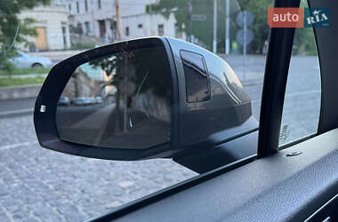 Внедорожник / Кроссовер Audi Q7 2016 в 