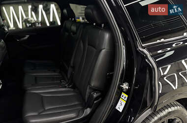 Внедорожник / Кроссовер Audi Q7 2017 в 