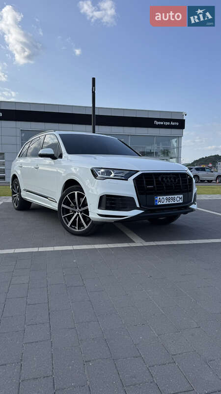 Внедорожник / Кроссовер Audi Q7 2021 в 