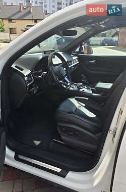 Внедорожник / Кроссовер Audi Q7 2016 в 