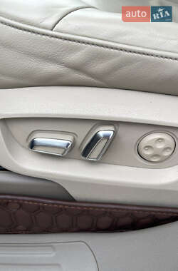 Позашляховик / Кросовер Audi Q7 2013 в 