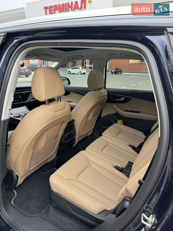 Позашляховик / Кросовер Audi Q7 2023 в Києві