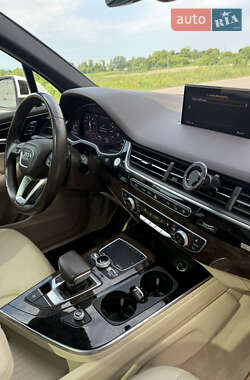 Внедорожник / Кроссовер Audi Q7 2016 в 