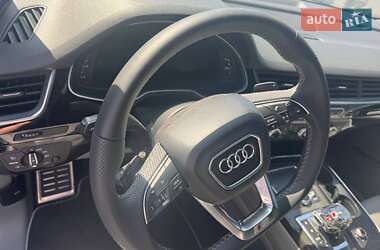 Внедорожник / Кроссовер Audi Q7 2017 в 