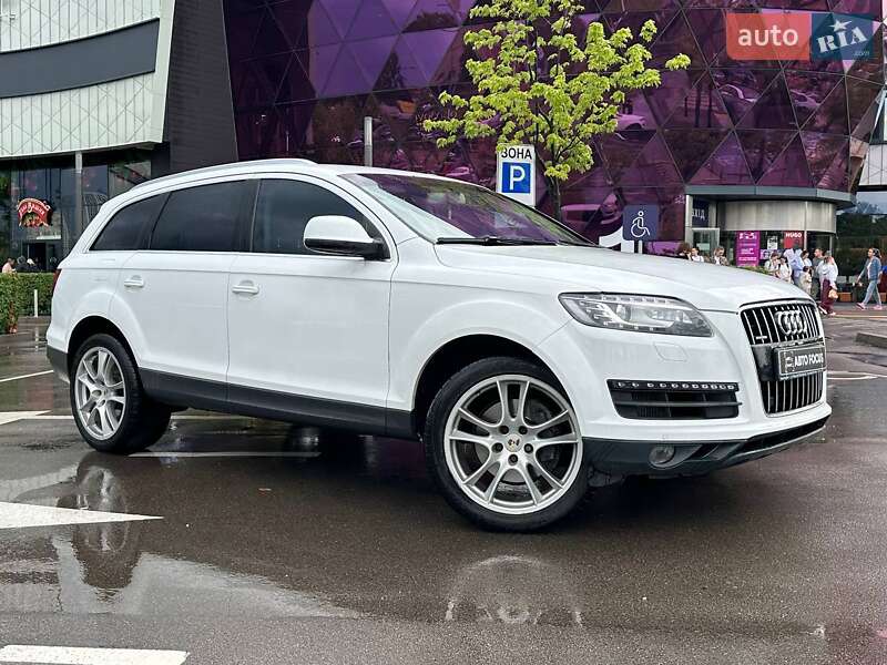 Позашляховик / Кросовер Audi Q7 2013 в 