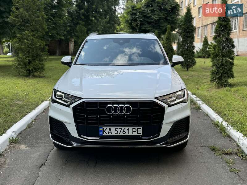 Внедорожник / Кроссовер Audi Q7 2021 в 