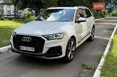 Внедорожник / Кроссовер Audi Q7 2021 в 