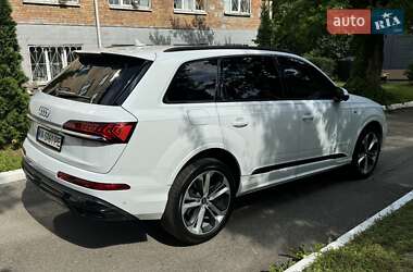 Внедорожник / Кроссовер Audi Q7 2021 в 
