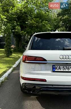 Внедорожник / Кроссовер Audi Q7 2021 в 