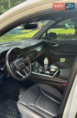 Внедорожник / Кроссовер Audi Q7 2021 в 