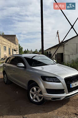 Позашляховик / Кросовер Audi Q7 2014 в 