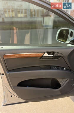 Позашляховик / Кросовер Audi Q7 2014 в 
