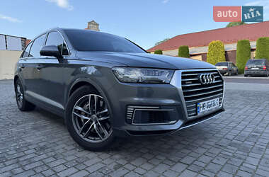 Внедорожник / Кроссовер Audi Q7 2018 в 