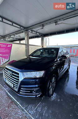 Внедорожник / Кроссовер Audi Q7 2017 в 