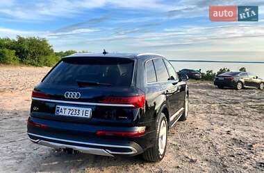 Внедорожник / Кроссовер Audi Q7 2020 в 
