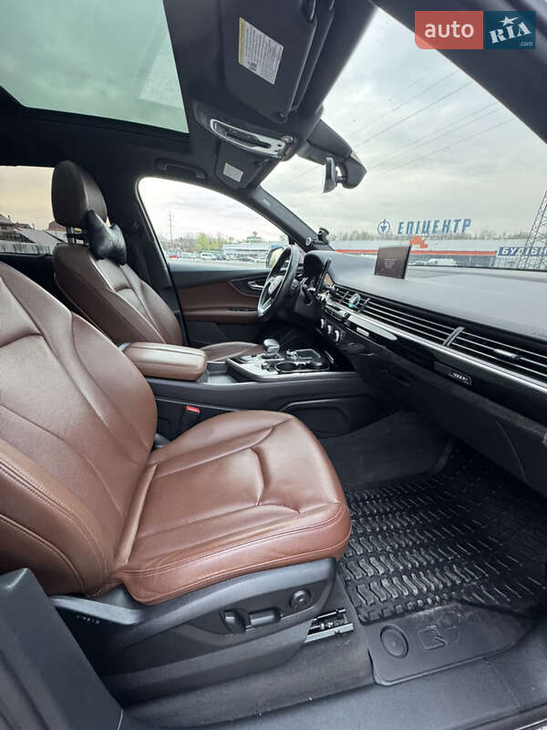 Позашляховик / Кросовер Audi Q7 2017 в Ужгороді
