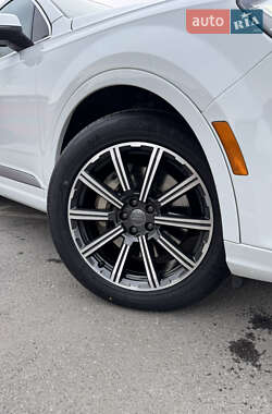 Позашляховик / Кросовер Audi Q7 2017 в Ужгороді