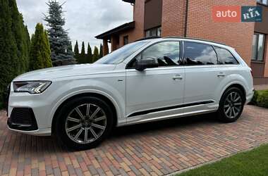 Внедорожник / Кроссовер Audi Q7 2020 в 