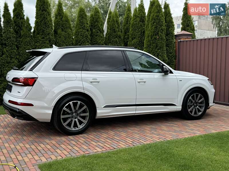 Внедорожник / Кроссовер Audi Q7 2020 в Киеве