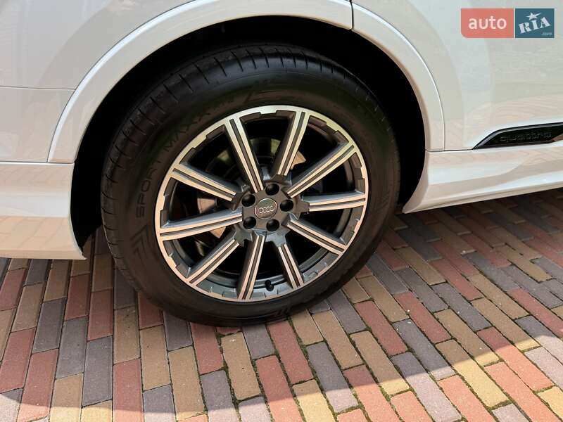 Внедорожник / Кроссовер Audi Q7 2020 в Киеве