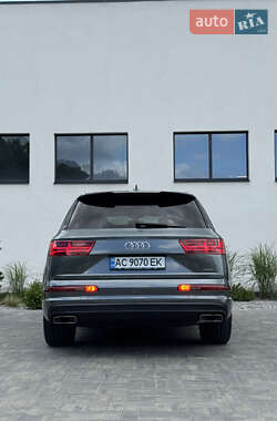 Внедорожник / Кроссовер Audi Q7 2017 в 