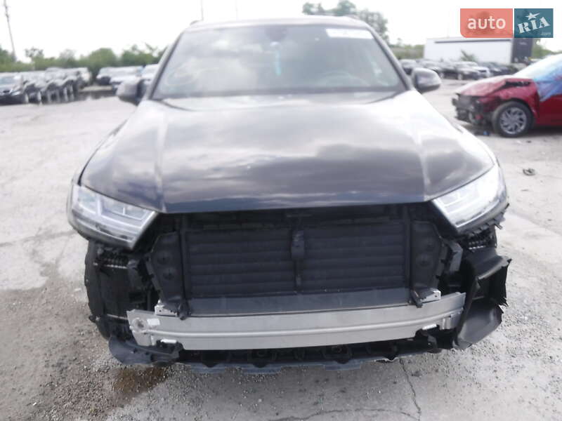 Внедорожник / Кроссовер Audi Q7 2018 в 