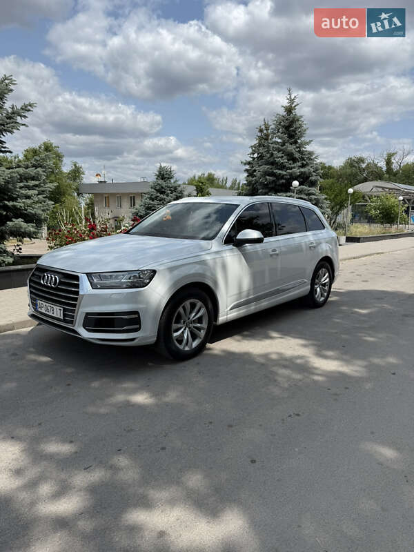 Внедорожник / Кроссовер Audi Q7 2016 в 