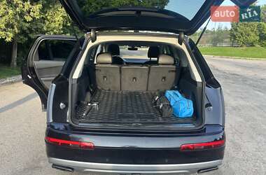 Внедорожник / Кроссовер Audi Q7 2017 в 