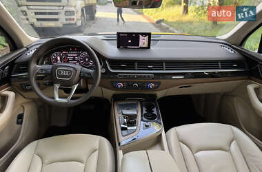 Внедорожник / Кроссовер Audi Q7 2017 в 